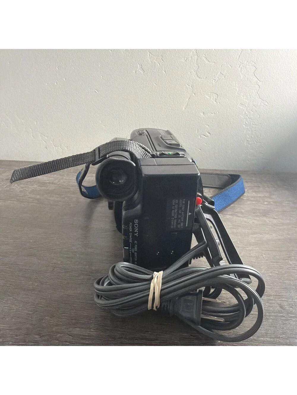 Sony CCD-TR61 10x Hi-Fi Stereo 8 Handycam Video Camcorder